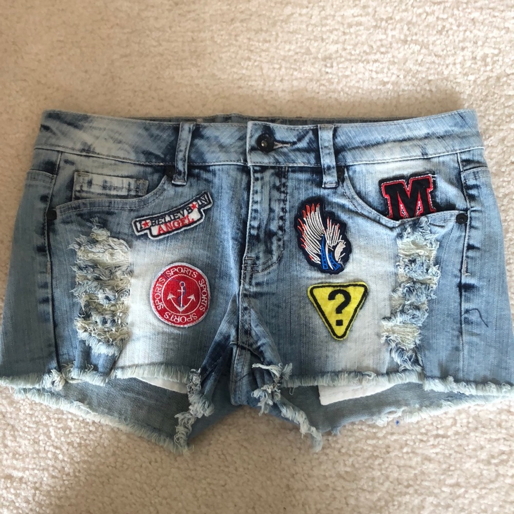Special A Jean shorts with patches